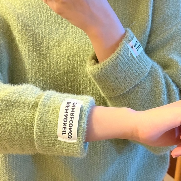 Green Wool Turtleneck - Picture 4 of 4